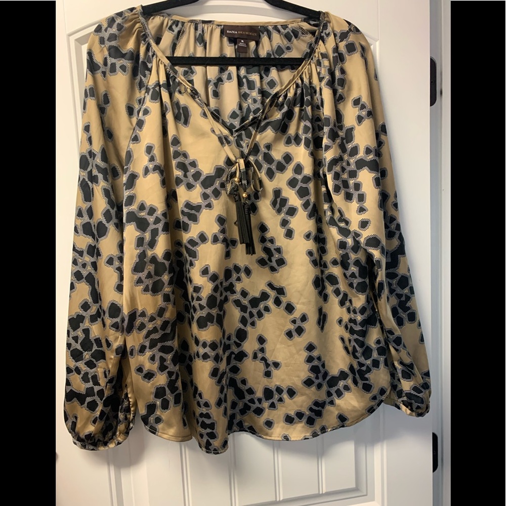 Dana Buchman XL beautiful blouse long sleeve. With tassel ties.